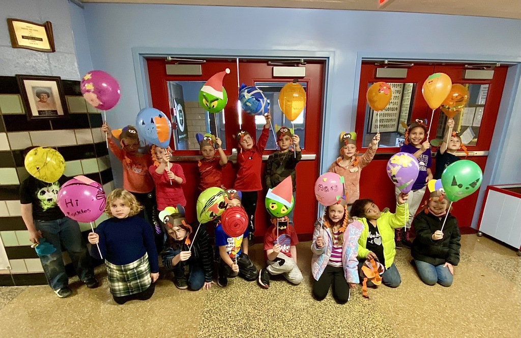 Mrs. Reile's Class with balloons